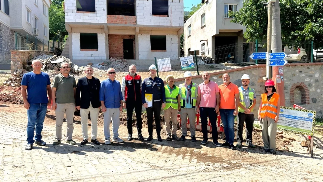 Başkan Erol, Burhaniye Mahallesi'ndeki doğalgaz çalışmalarını yerinde inceledi