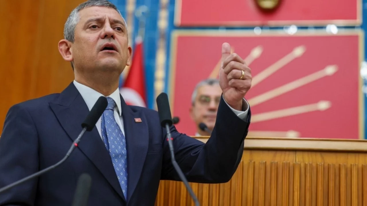 Özgür Özel'den Yeni Parti Açıklaması: "İlk Adımı Yarın Atıyoruz"