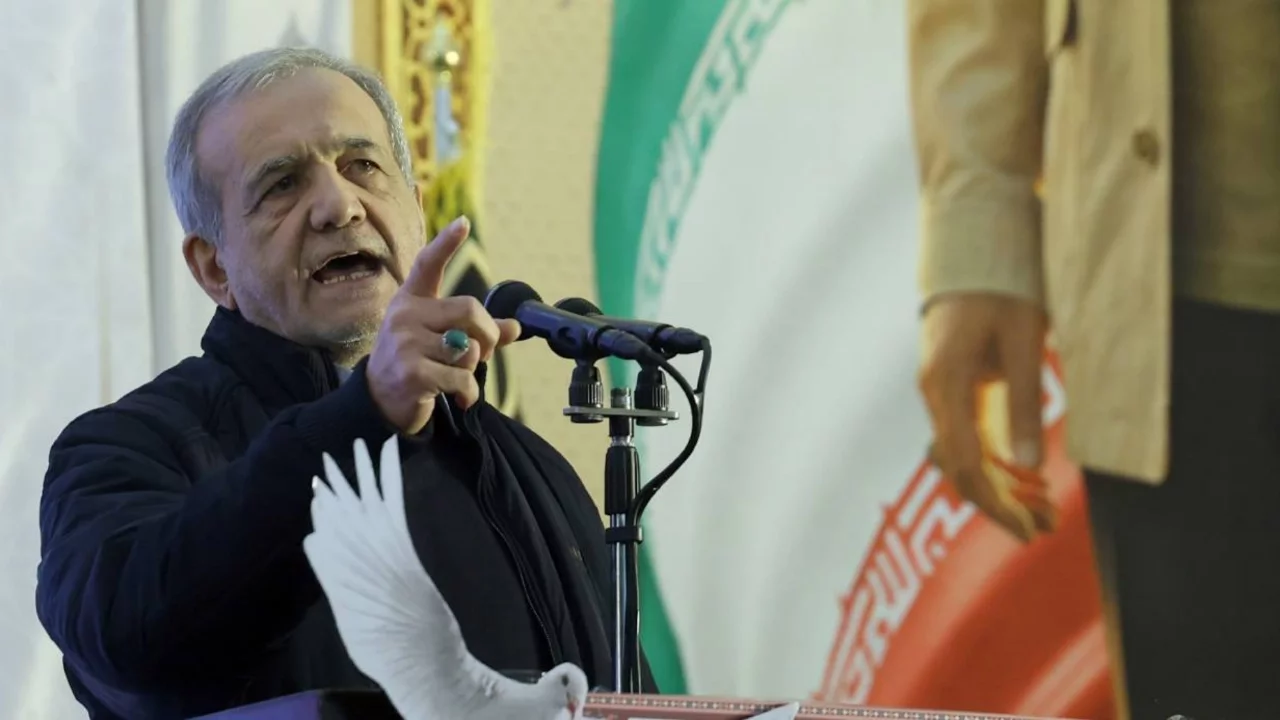 Pezeşkiyan: "İran İslam Cumhuriyeti Tam Kapsamlı Bir Savaşın İçinde"
