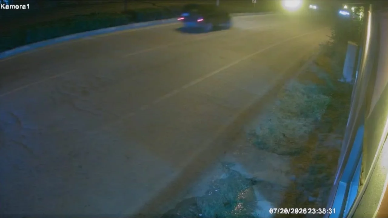 Bursa'da Kontrolden Çıkan Cip Takla Attı: Kaza Kameraya Yansıdı, 2 Yaralı