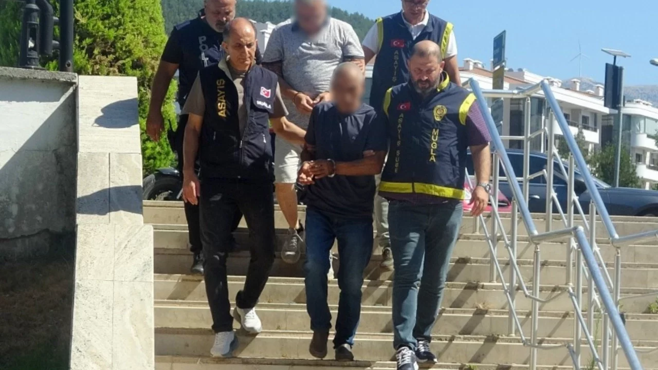 Kilit parke taşı hırsızlığında şok detay: Gözaltına alınanlardan biri eski emniyet müdürü çıktı