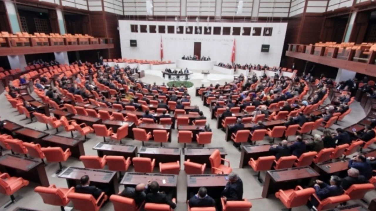TBMM, Somali Tezkeresini 2 Yıl Daha Uzattı