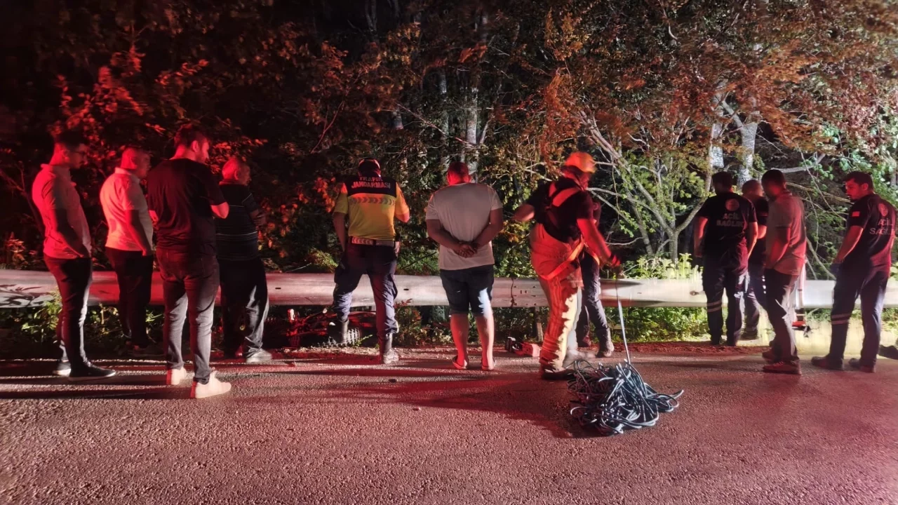 Bursa'da uçurum kenarında devrilmiş motosiklet bulundu, sürücü her yerde aranıyor