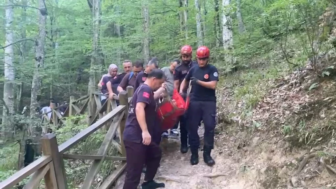 Bursa'da Oylat Şelalesi'nde Kaza: Yaralı Kadın Sarp Araziden Böyle Kurtarıldı