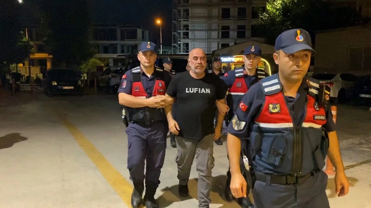 Bursa'da Ezel Akay'ın Evine Uyuşturucu Operasyonu: Kenevir ve Esrar Ele Geçirildi