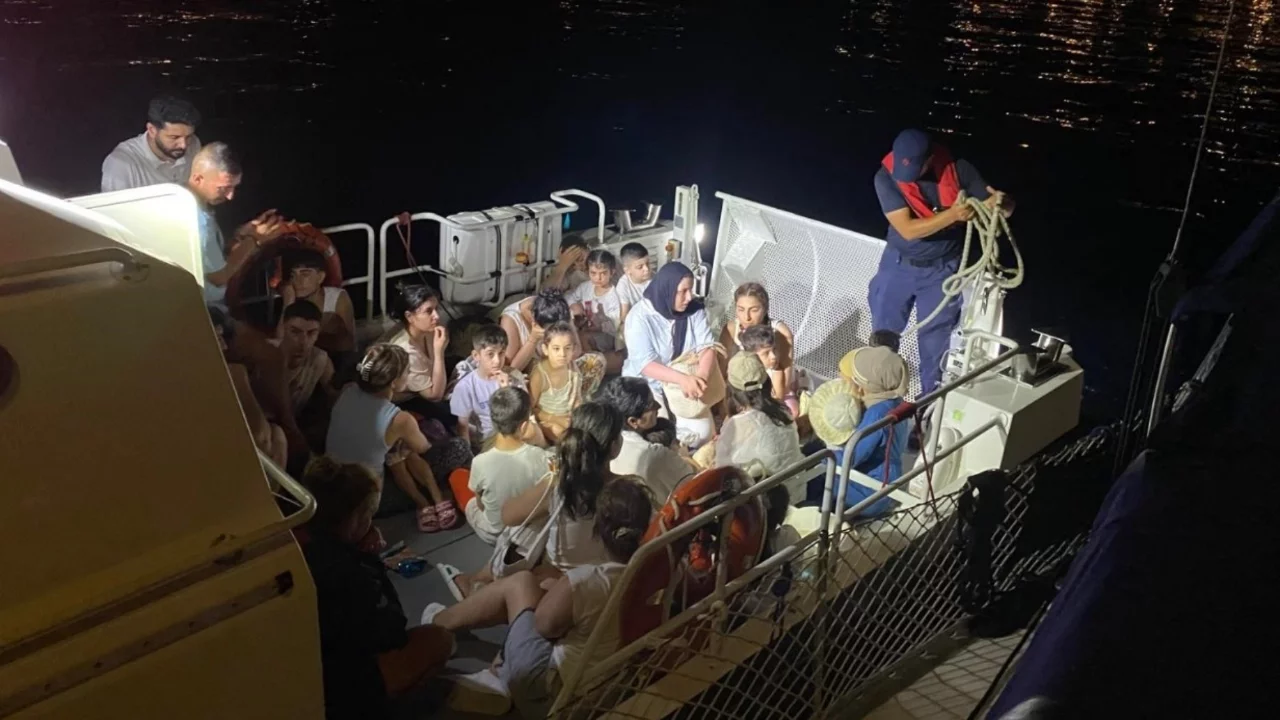 Sahil Güvenlikten Göçmen Operasyonu: 40 Düzensiz Göçmen Yakalandı