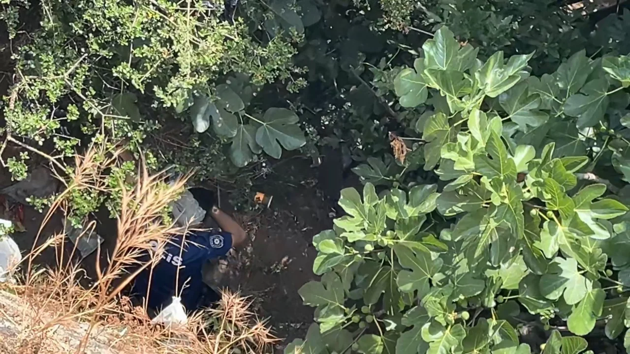Bursa'da 10 Metreden Düştü, Yardıma Gelen Polislerden Kaçtı