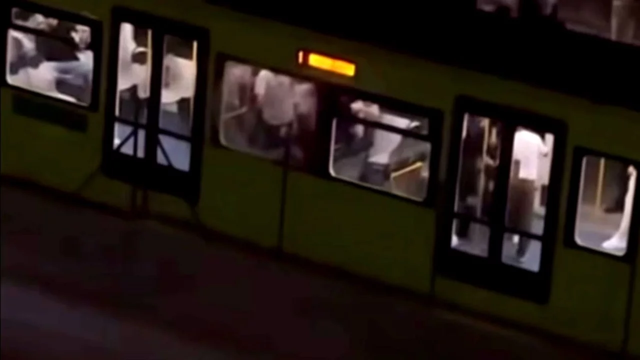 Bursa'da İki Grup Birbirine Girdi, Metro Seferleri Kısa Süre Aksadı