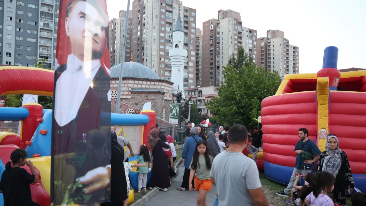 Yaz akşamı etkinliği şenliğe dönüştü
