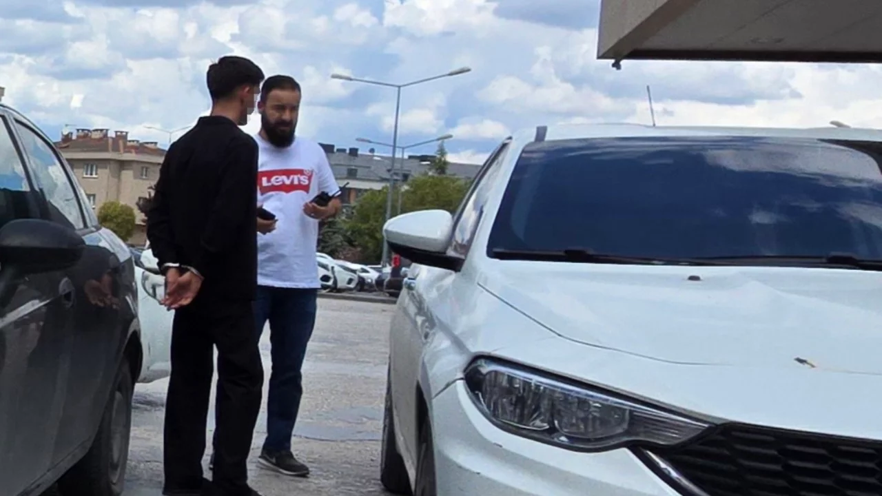 Bursa'da 50 kilometre kaçan araçtan 20 bin adet uyuşturucu hap çıktı