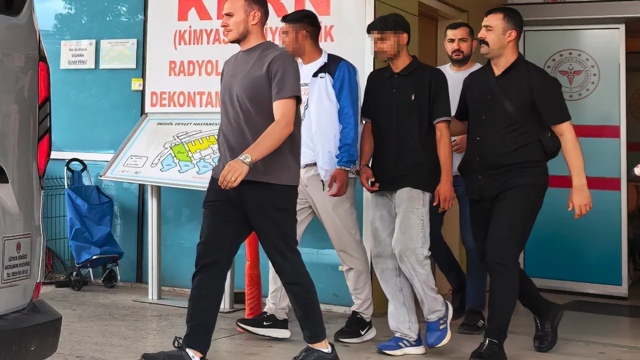 Bursa'da genci darbedip kolyesini çalan 2 şüpheli tutuklandı