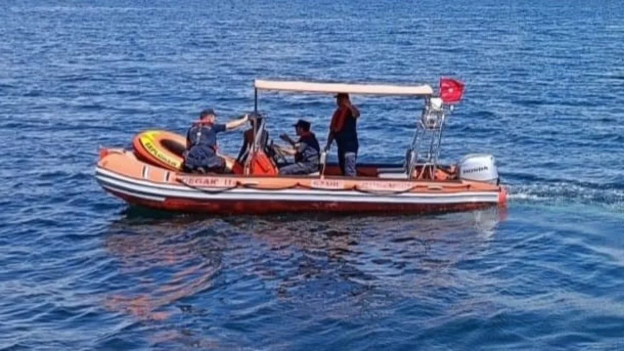Bursa'da Denizde Sürüklenen Genç Son Anda Kurtarıldı