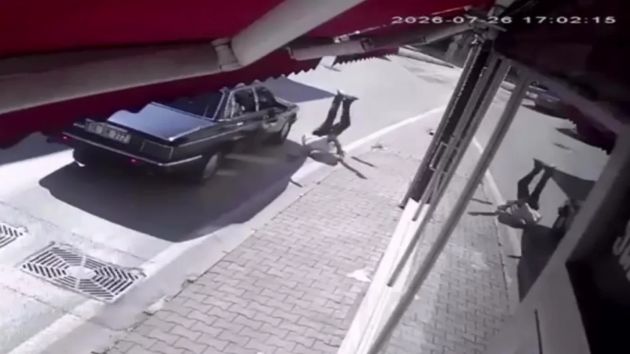 Bursa'da feci kaza: Otomobilin çarptığı yaya ağır yaralandı