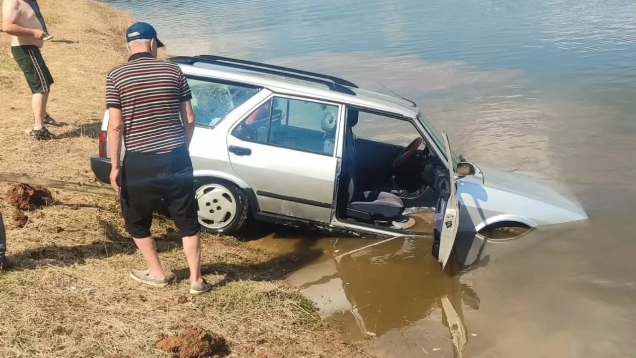 Bursa'da 5 Metre Derinliğe Daldı, Baraja Uçan Otomobili Çıkardı