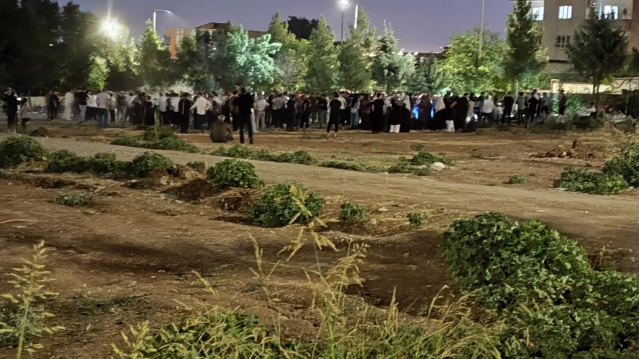 Mezarlıkta Silahlı Saldırı: Baba, Oğlu ve Yeğeni Hayatını Kaybetti