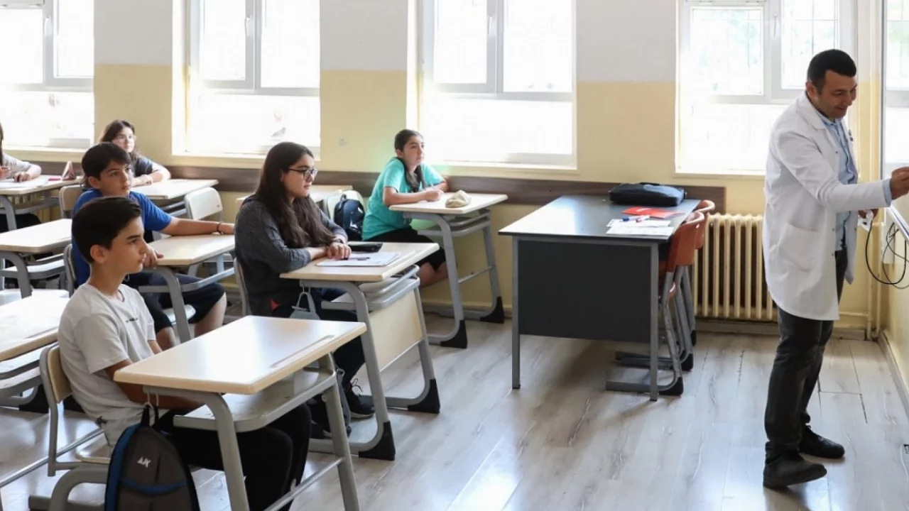 Valilikten Okullarda Mescit Düzenlemesi