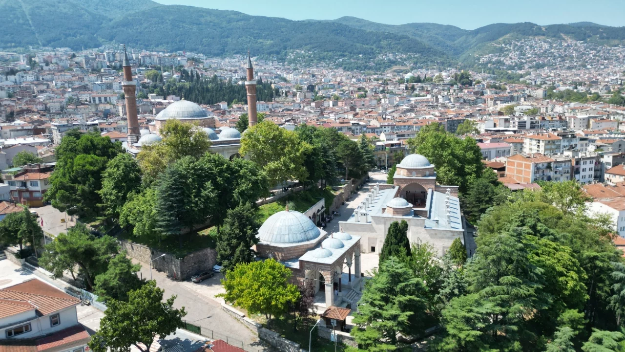 Bursa'da hanedan türbelerindeki puşideler yenileniyor