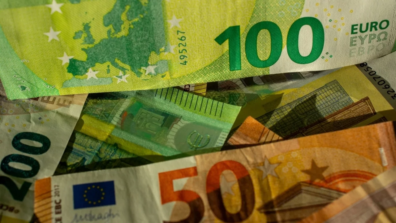 Dolar ve Euro Güne Yükselişle Başladı