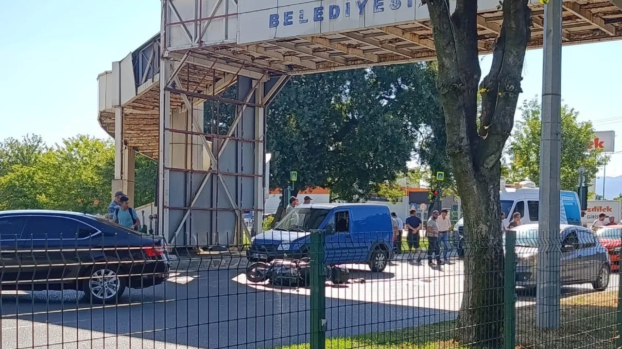 Bursa'da Otomobil ile Motosiklet Çarpıştı: 1 Yaralı