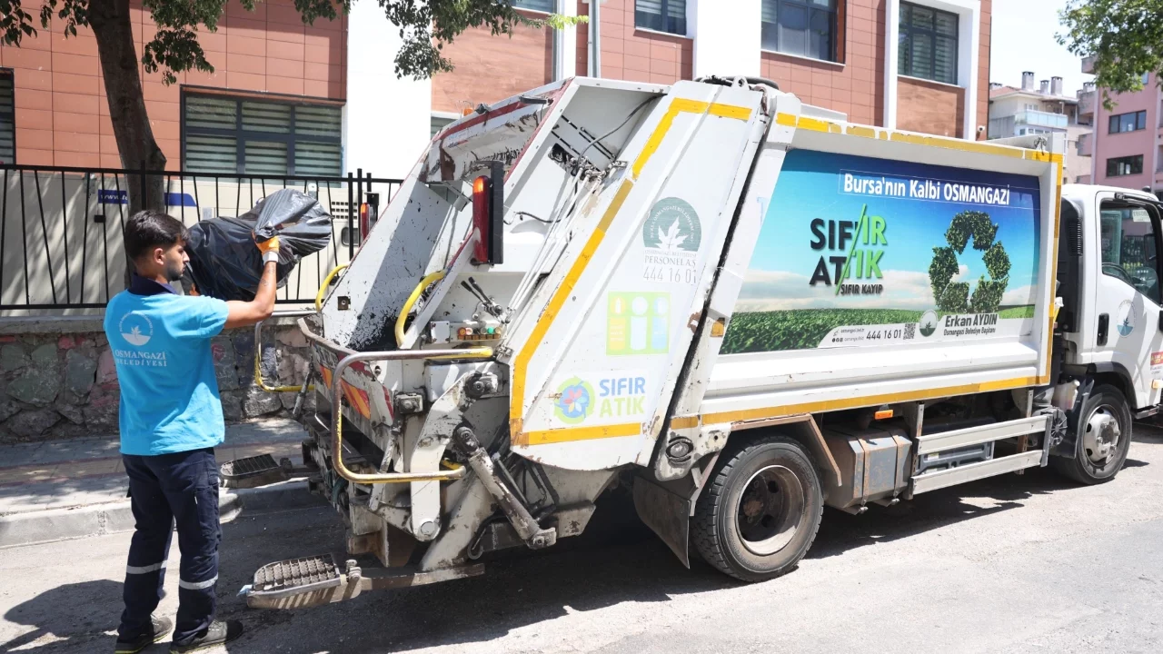 Çöp Evden 2,5 Ton Geri Dönüşüm Atığı Çıkarıldı