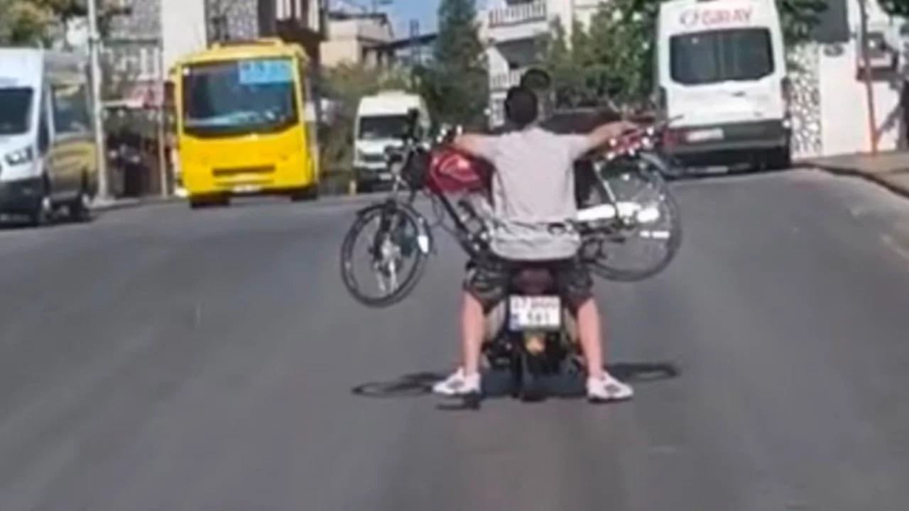 İlginç taşıma yöntemi: Motosiklet üzerinde motosiklet taşıdılar