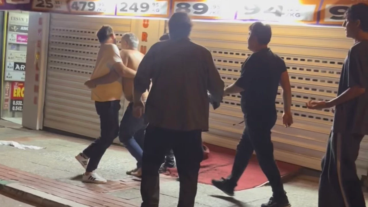 Bursa'da gece kulübü çıkışında kavga kameraya yansıdı