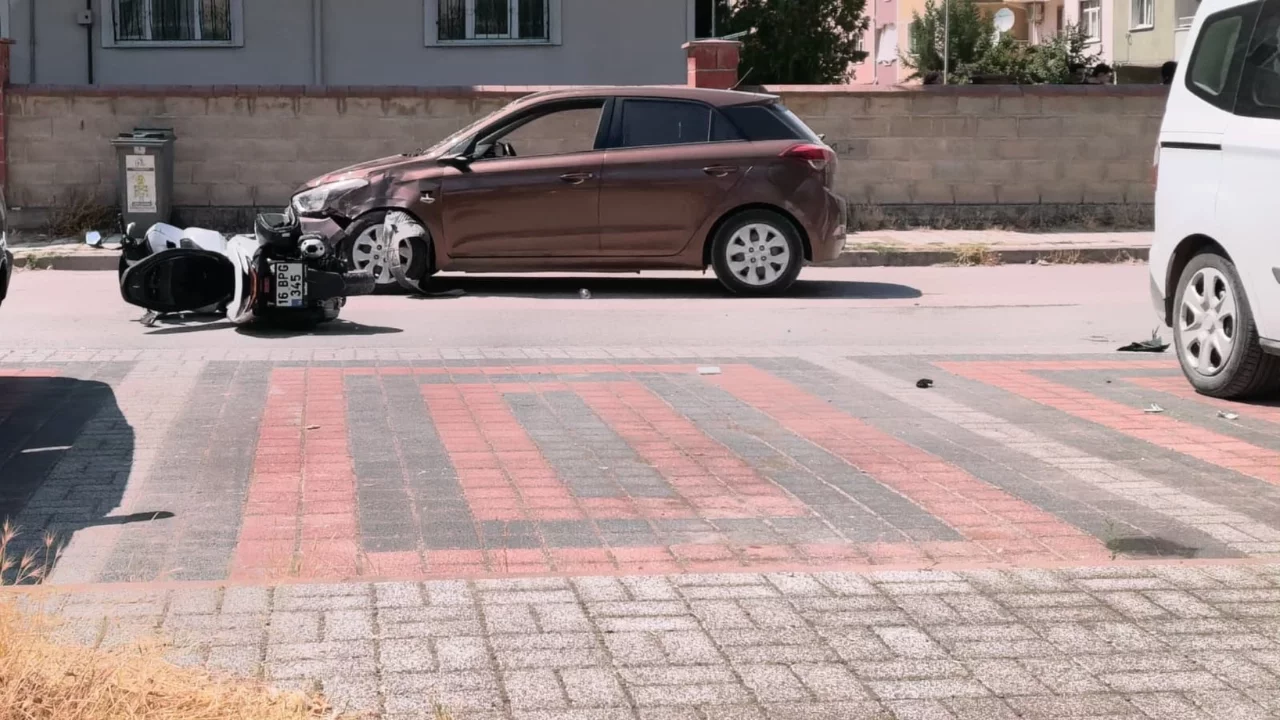 Bursa'da motosiklet kazasında 3 kişi hastanelik oldu