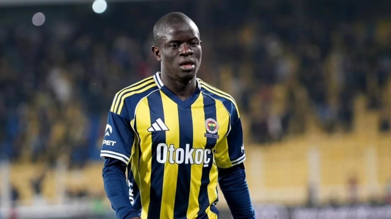 Fenerbahçe'nin UEFA kadrosunda son dakika değişikliği: Kante eklendi