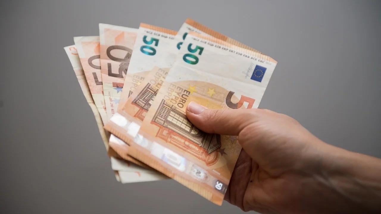 Dolar ve euro güne yükselişle başladı