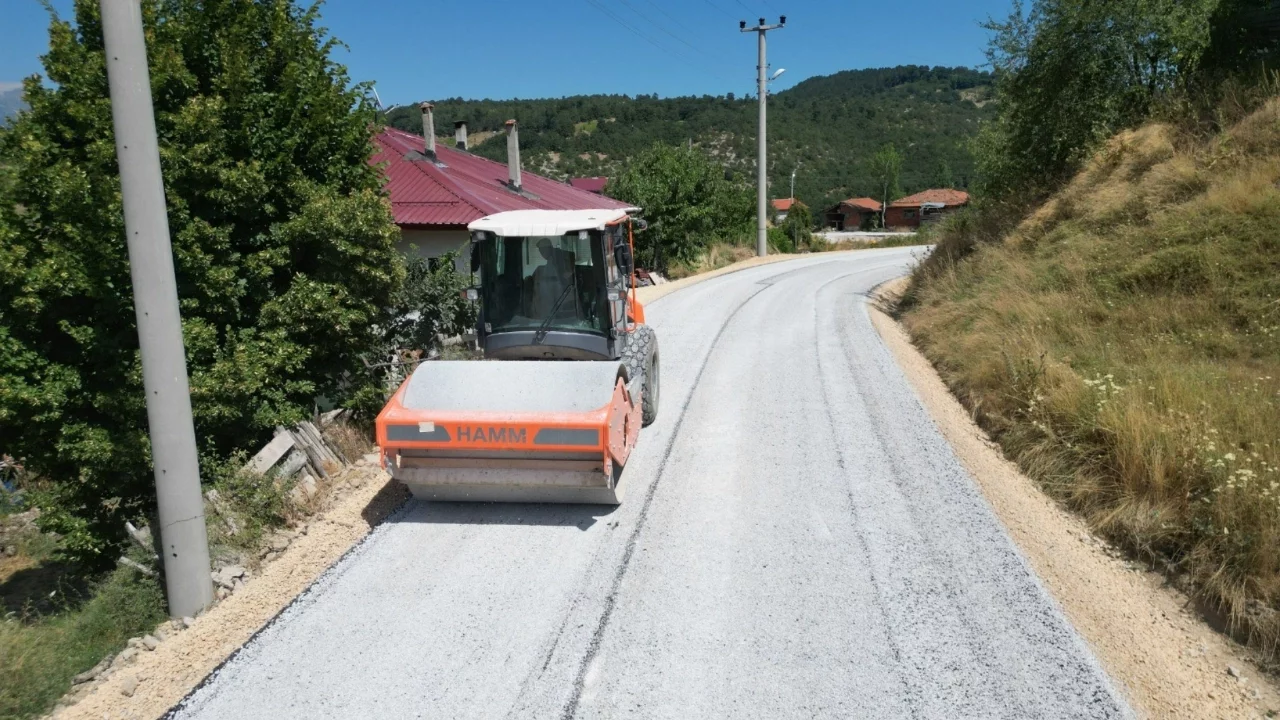 Büyükşehir Keles'te ulaşım kalitesini artırıyor