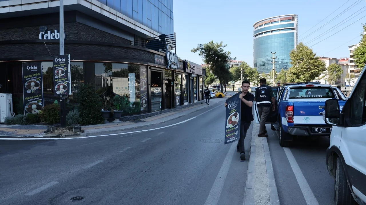Nilüfer'de kaldırımlar temizlendi