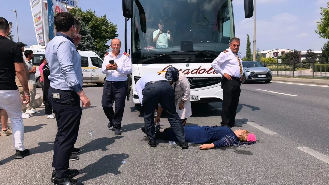 Bursa'da feci kaza! Yolcu otobüsünün çarptığı kadın ağır yaralandı