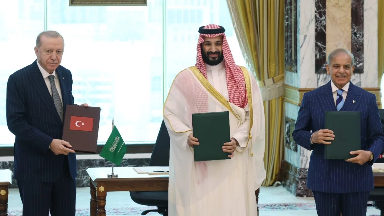 Türkiye, Suudi Arabistan ve Pakistan arasında ortak savunma anlaşması imzalandı