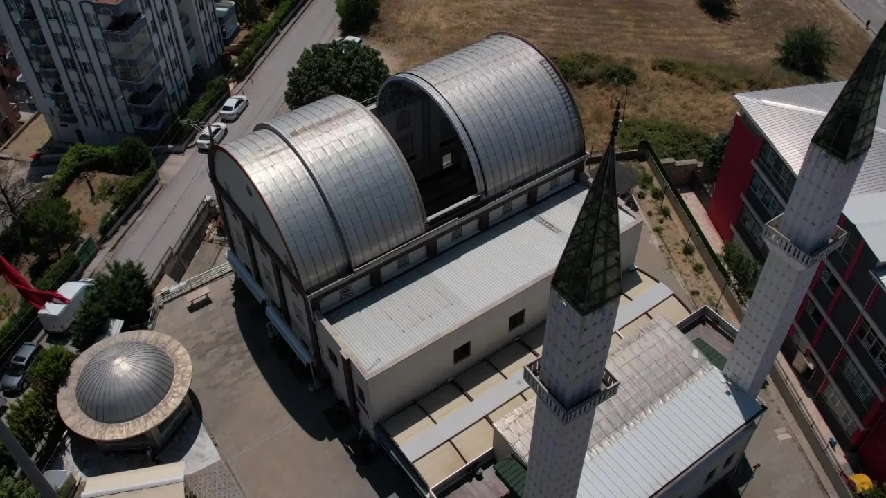 Bursa'daki sunrooflu cami Türkiye'nin sayılı örnekleri arasında yer alıyor