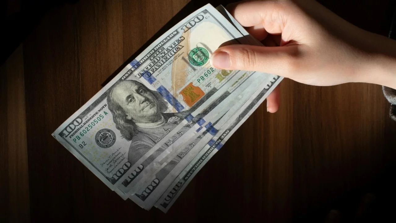 Kapalıçarşı'da dolar ve euro güne yükselişle başladı