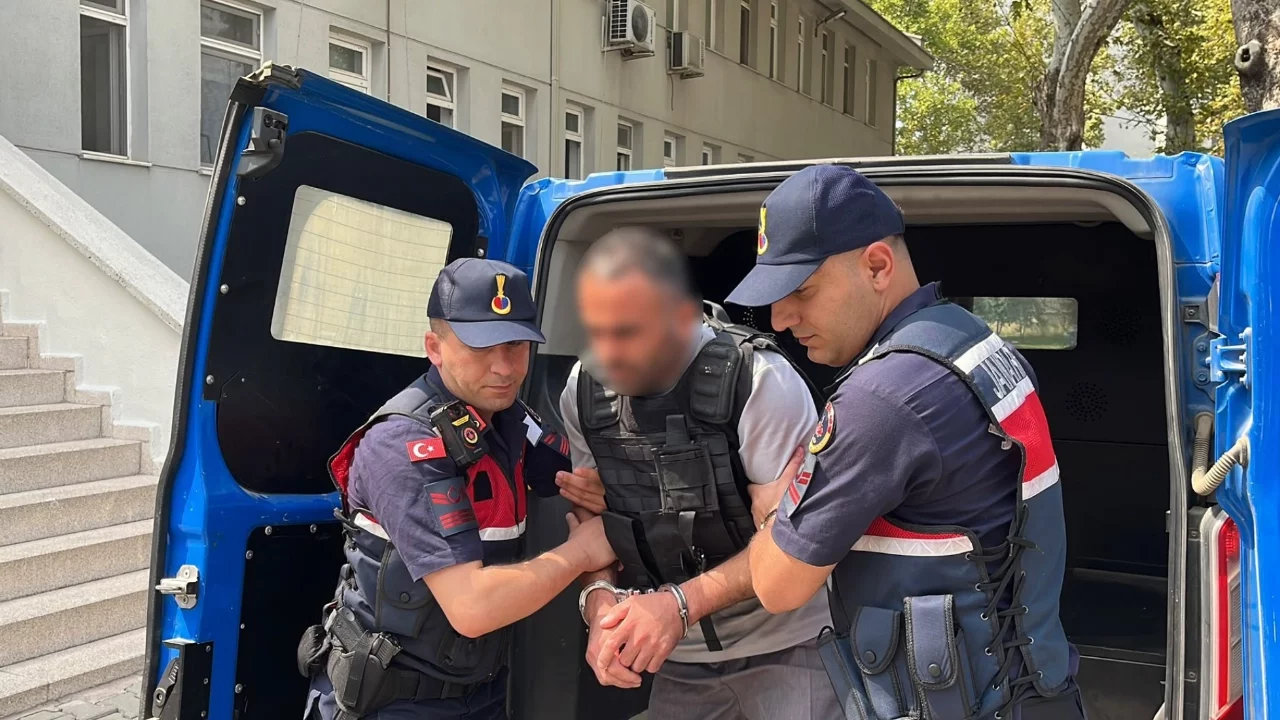 Bursa'da iki kişiyi öldüren zanlı suç aletiyle birlikte gözaltına alındı