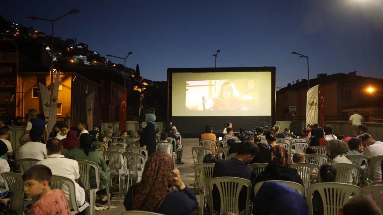 Osmangazi'de yaz akşamları sinema keyfiyle renklendi