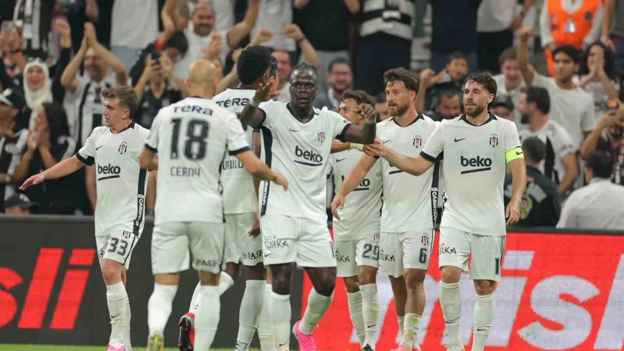 Beşiktaş, Hradec Kralove karşısında play-off için sahaya çıkıyor
