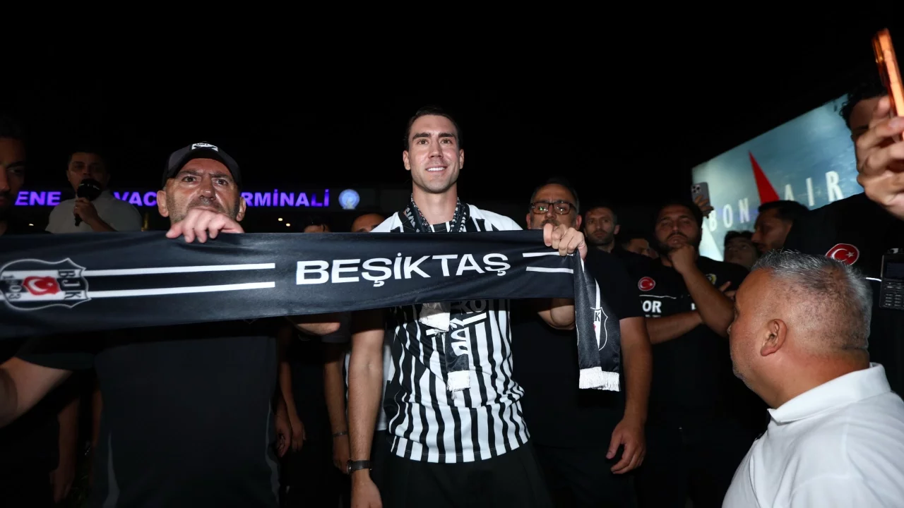 Dusan Vlahovic İstanbul'a geldi: Beşiktaş'ta imza zamanı