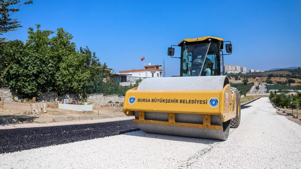 Bursa'da mezarlık yolları yenileniyor