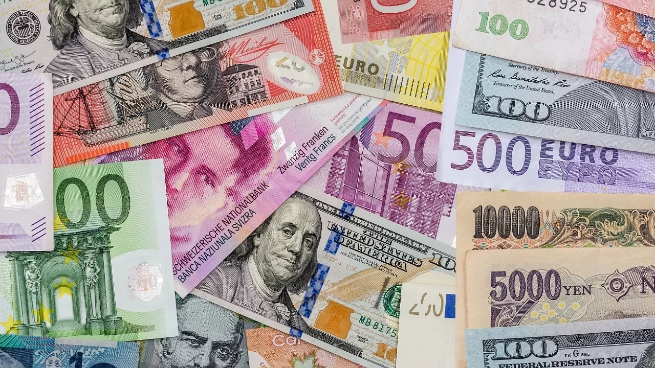 Kapalıçarşı'da dolar ve euro yeni güne yükselişle başladı