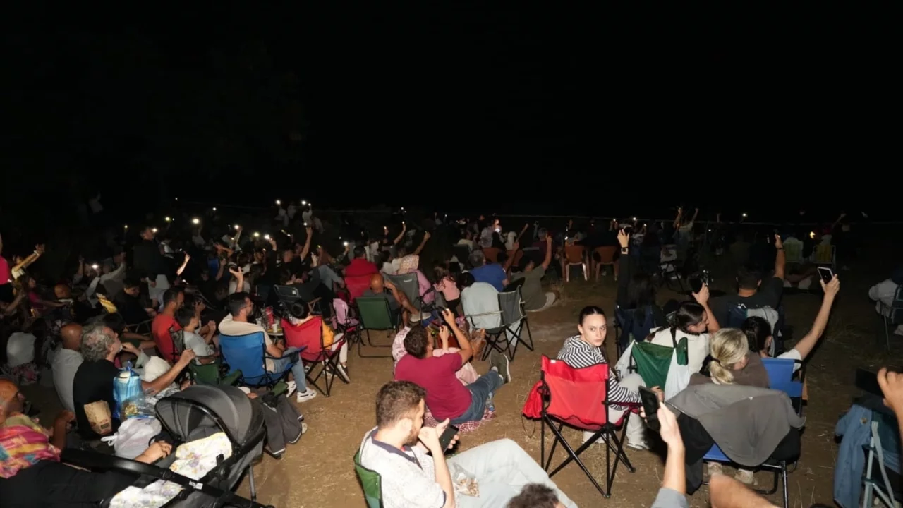 Binlerce kişi Perseid meteor yağmurunu izlemek için Yenişehir'e akın etti