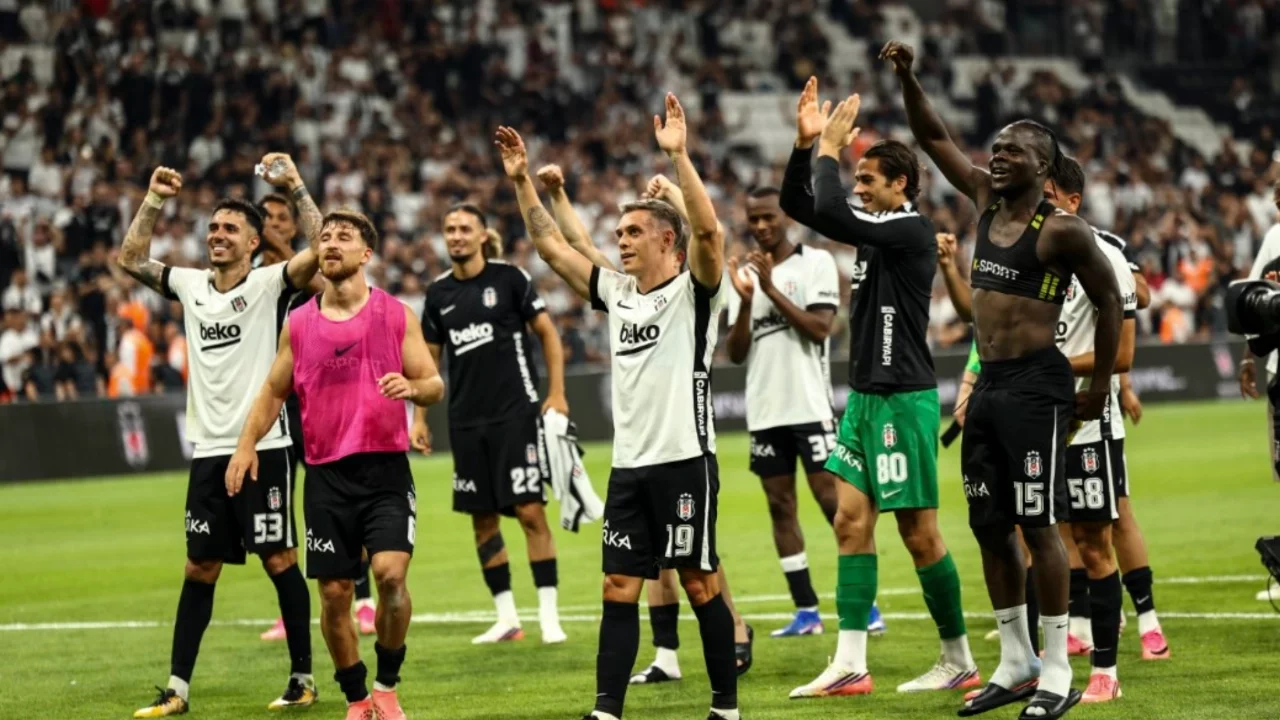 Beşiktaş, Hradec Kralove'yi geçerek Avrupa Ligi play-off'una yükseldi