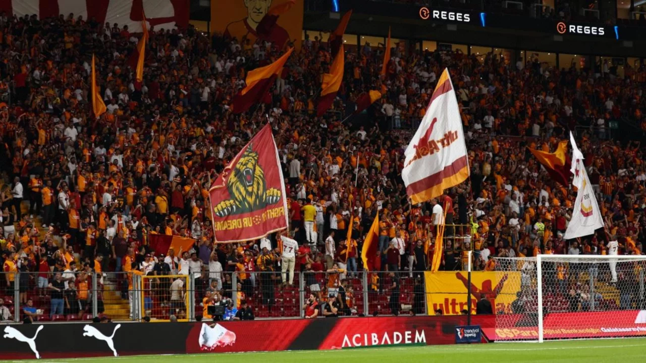 Galatasaray taraftarlarından Çorum FK maçında yönetime tepki