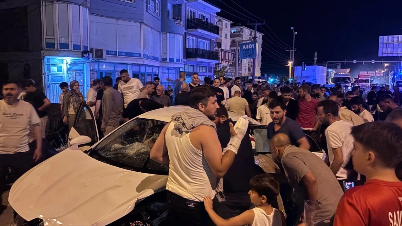 Bursa'da kırmızı ışık kazası: 1'i ağır 5 kişi yaralandı
