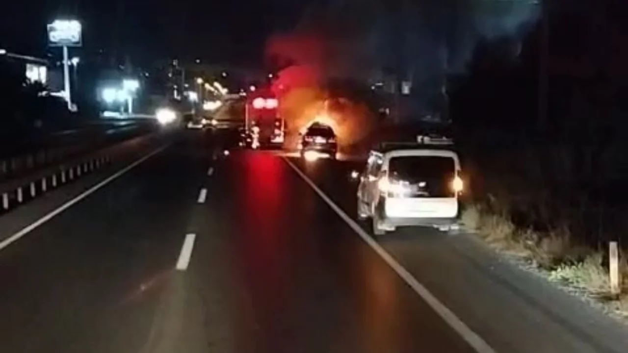 Bursa'da seyir halindeki lüks cip alevlere teslim oldu