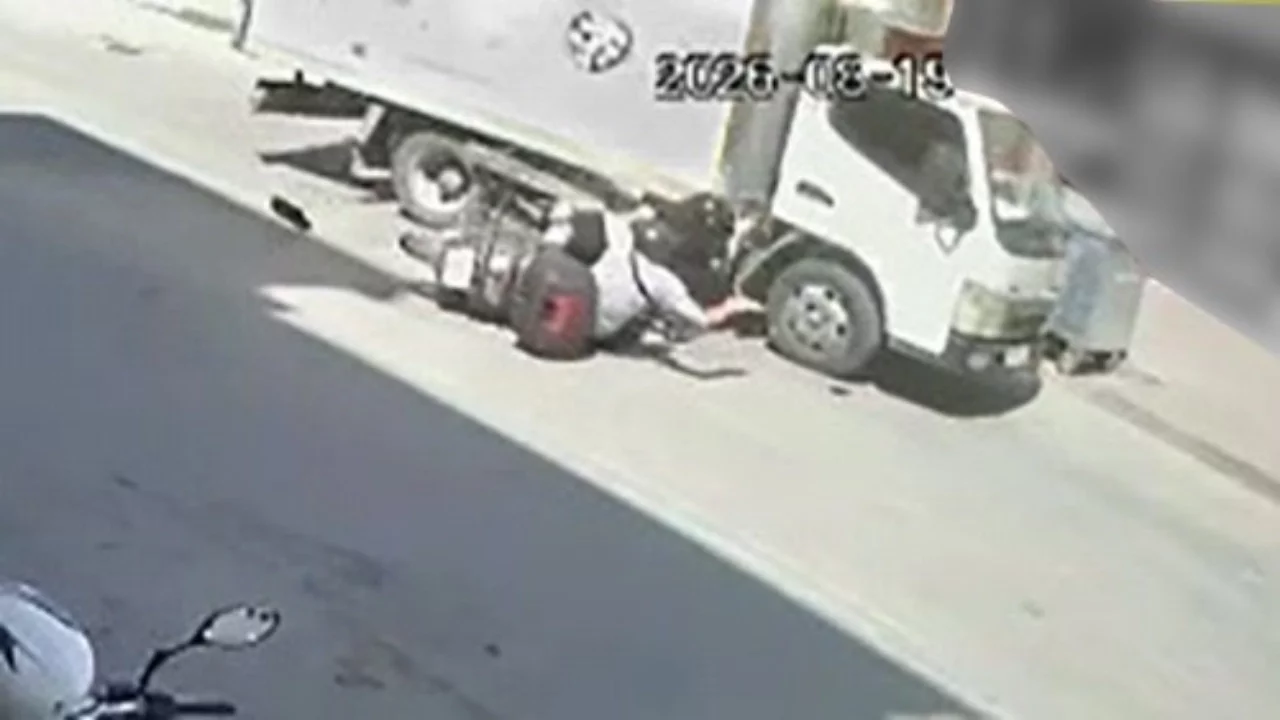 Bursa'da motosiklet ile kamyonet çarpıştı: 2 yaralı