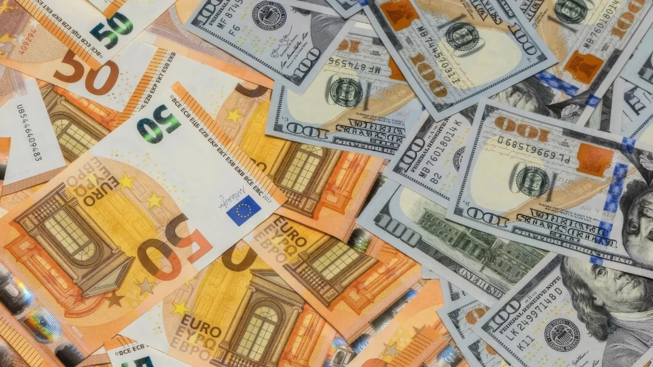 Dolar ve euro güne yükselişle başladı
