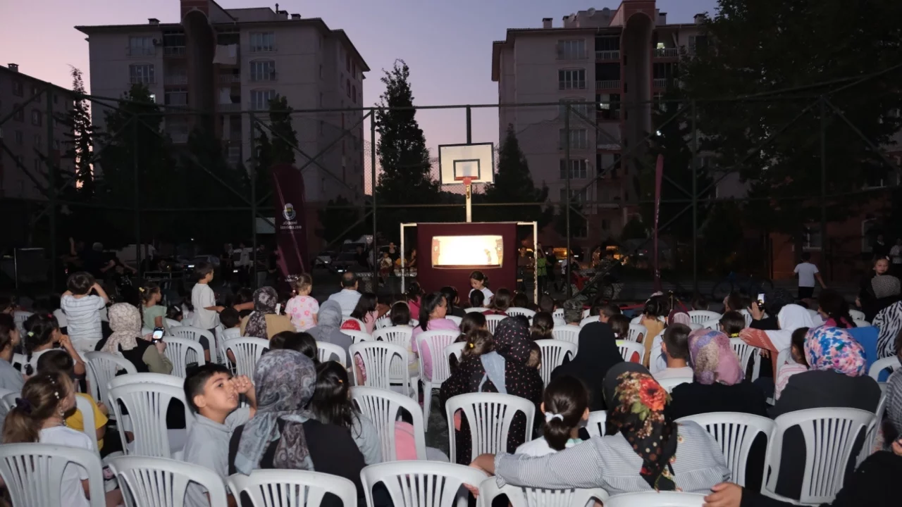 Karagöz'ün Salıncağı ilk gösteriminde çocuklar ve aileler buluştu