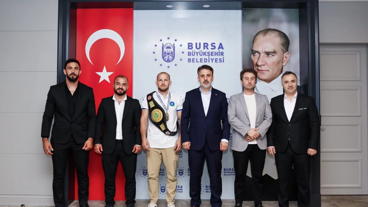 Başkan Vekili Biba'dan dünya şampiyonu güreşçiye tebrik